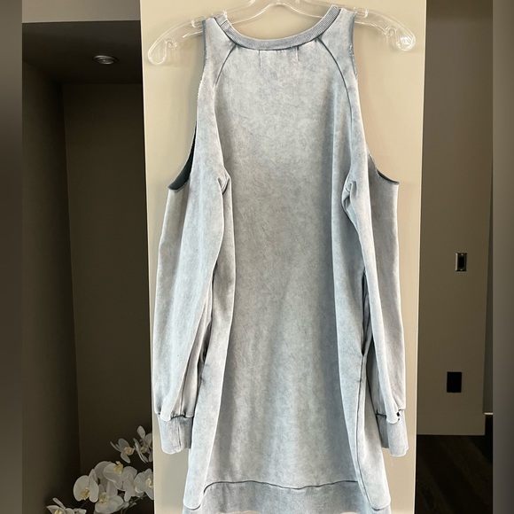 Cold shoulder Tunic Sweatshirt - Picture 5 of 6